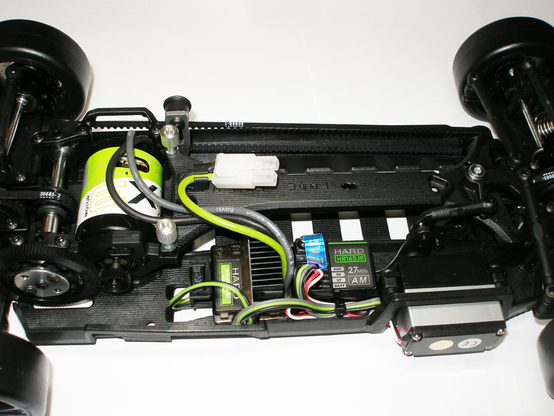 Радиоуправляемая машина для дрифта Team Magic E4D RX7 Drift Spec 4WD RTR масштаб 1:10 2.4G — TM-503007 — изображение 4